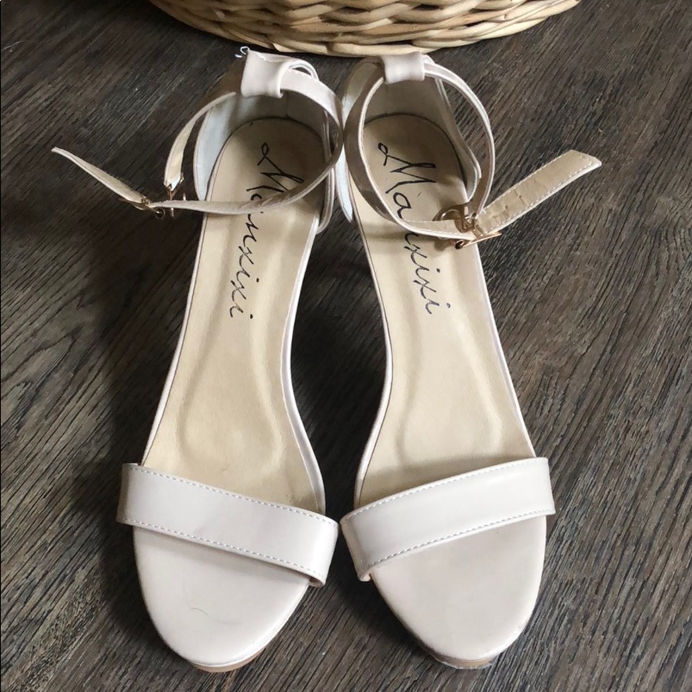 Beige strappy heel